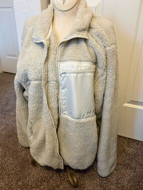Women's Sherpa Zip-Up Jacket in Cream with Contrast Pocket